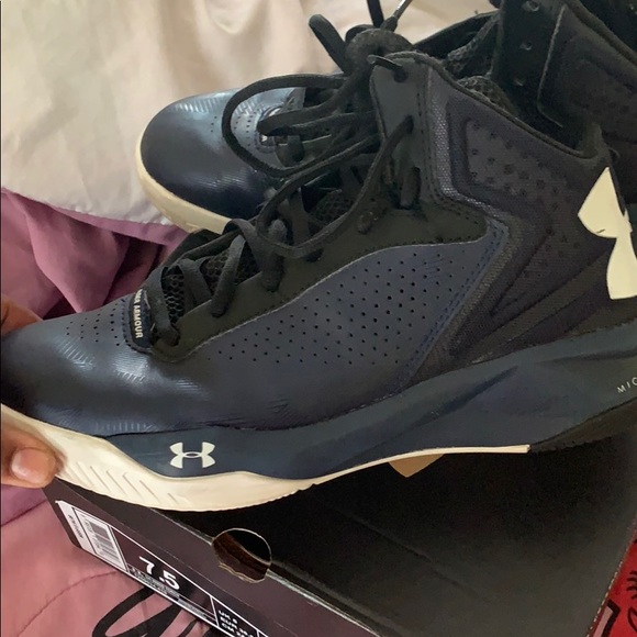 UA WMNS TORCH - Picture 2 of 4